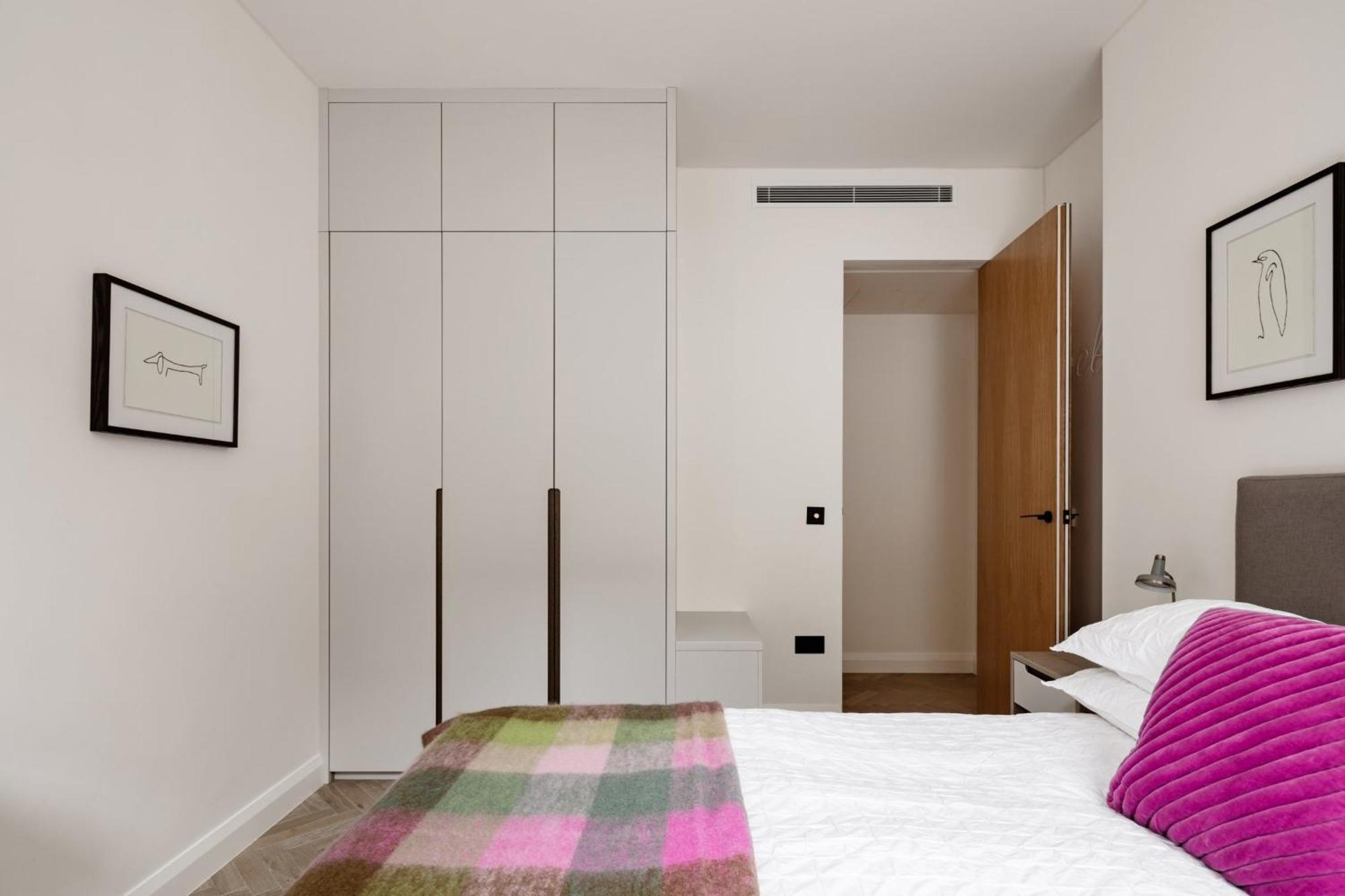 Modern Apartment & Rooms At Charing Cross 런던 외부 사진