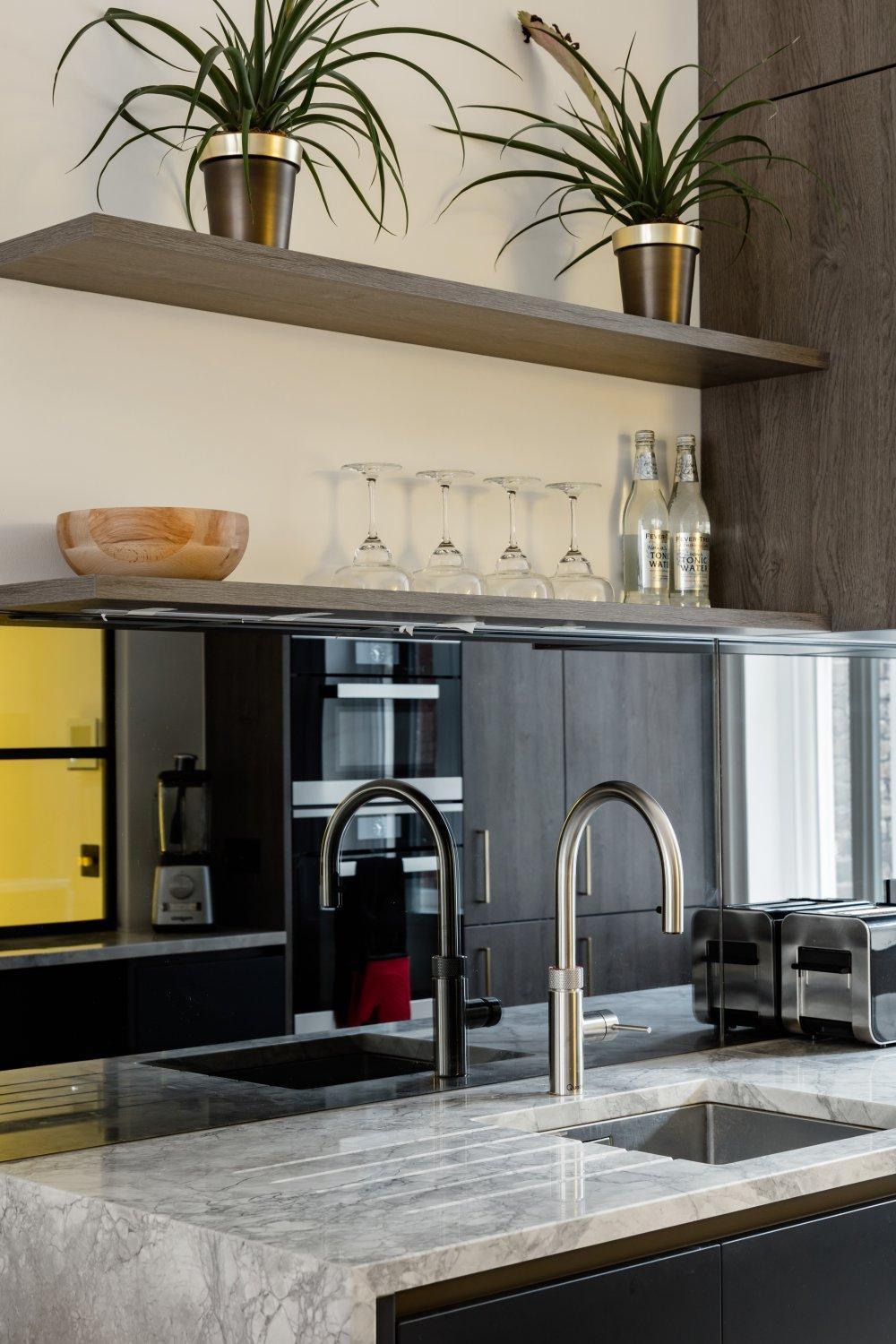 Modern Apartment & Rooms At Charing Cross 런던 외부 사진