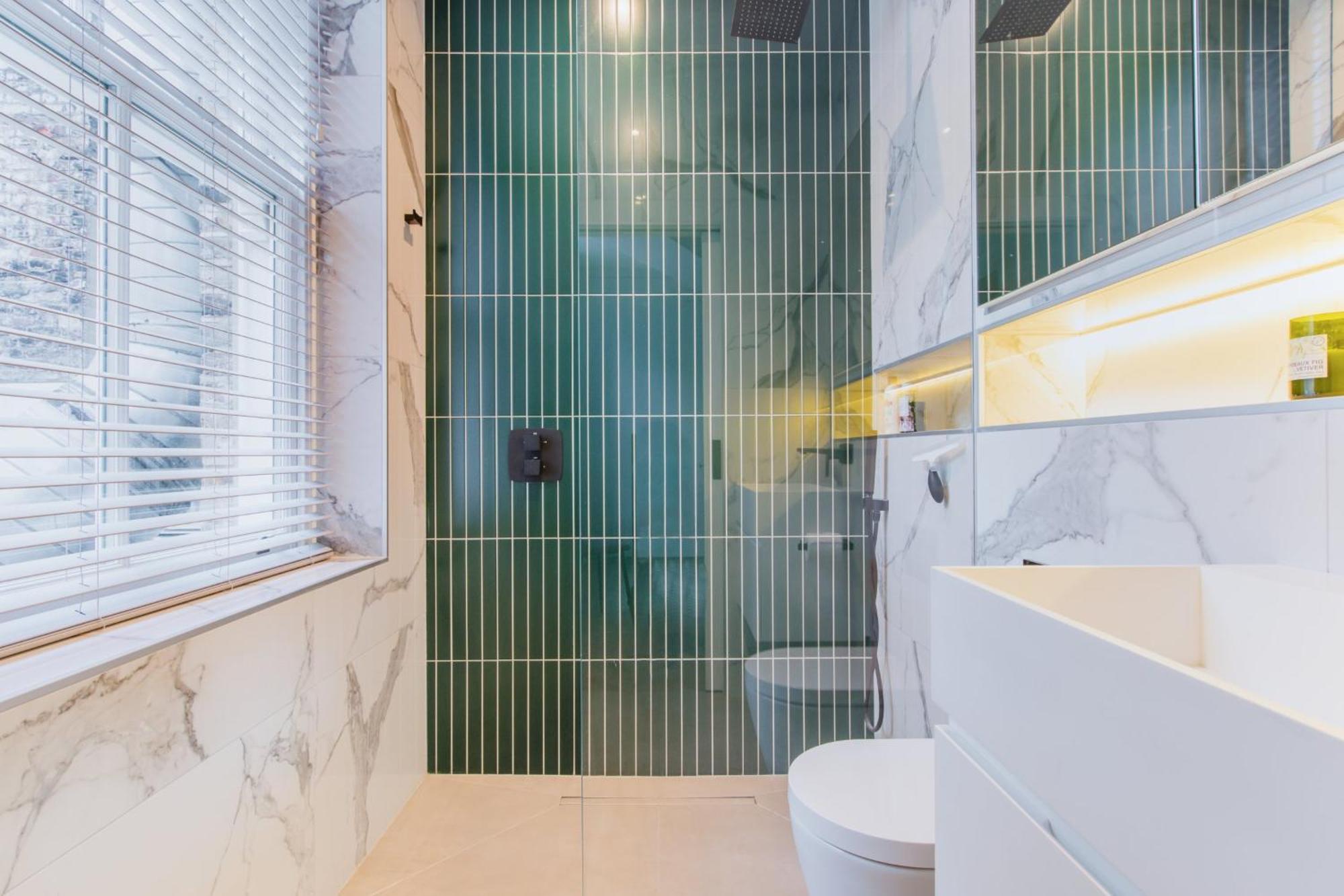 Modern Apartment & Rooms At Charing Cross 런던 외부 사진