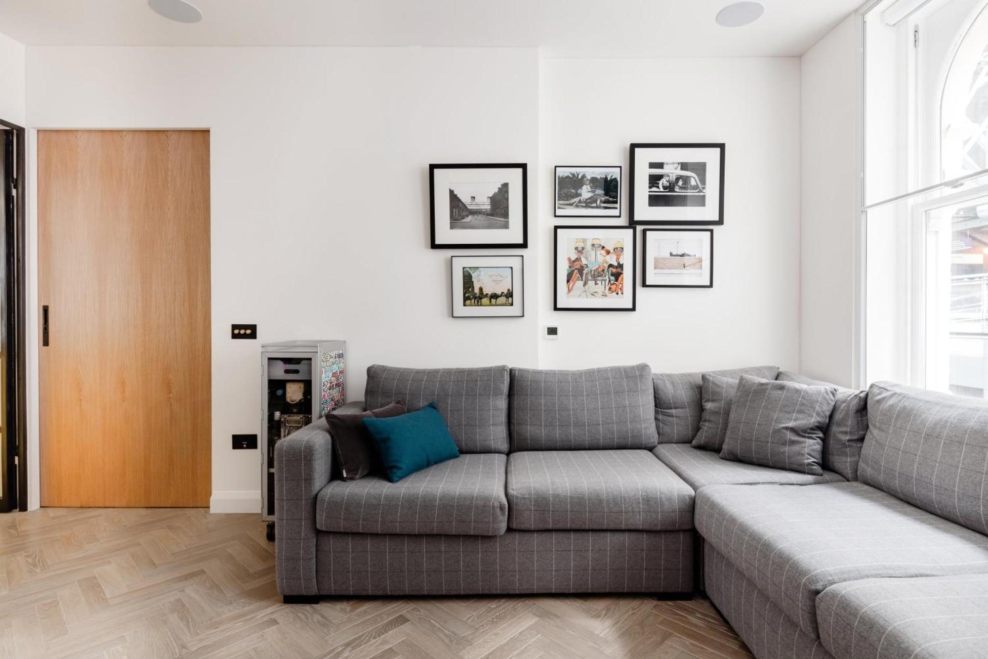 Modern Apartment & Rooms At Charing Cross 런던 외부 사진