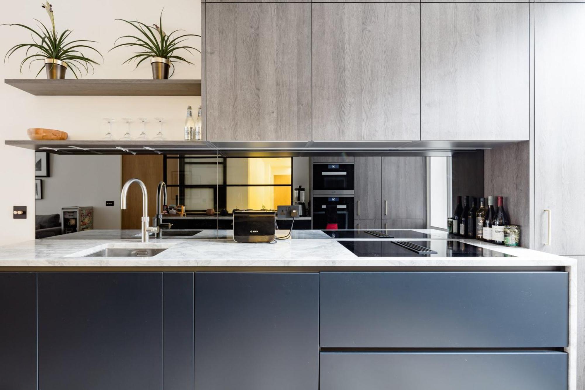 Modern Apartment & Rooms At Charing Cross 런던 외부 사진