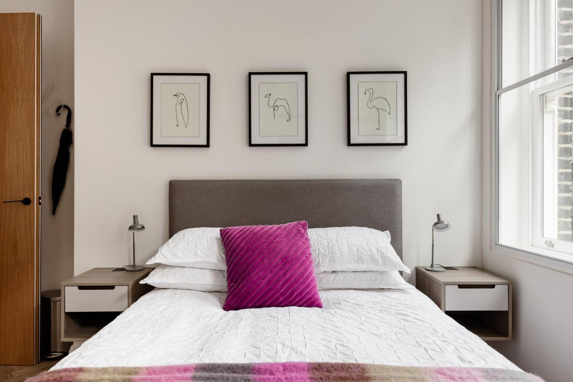 Modern Apartment & Rooms At Charing Cross 런던 외부 사진