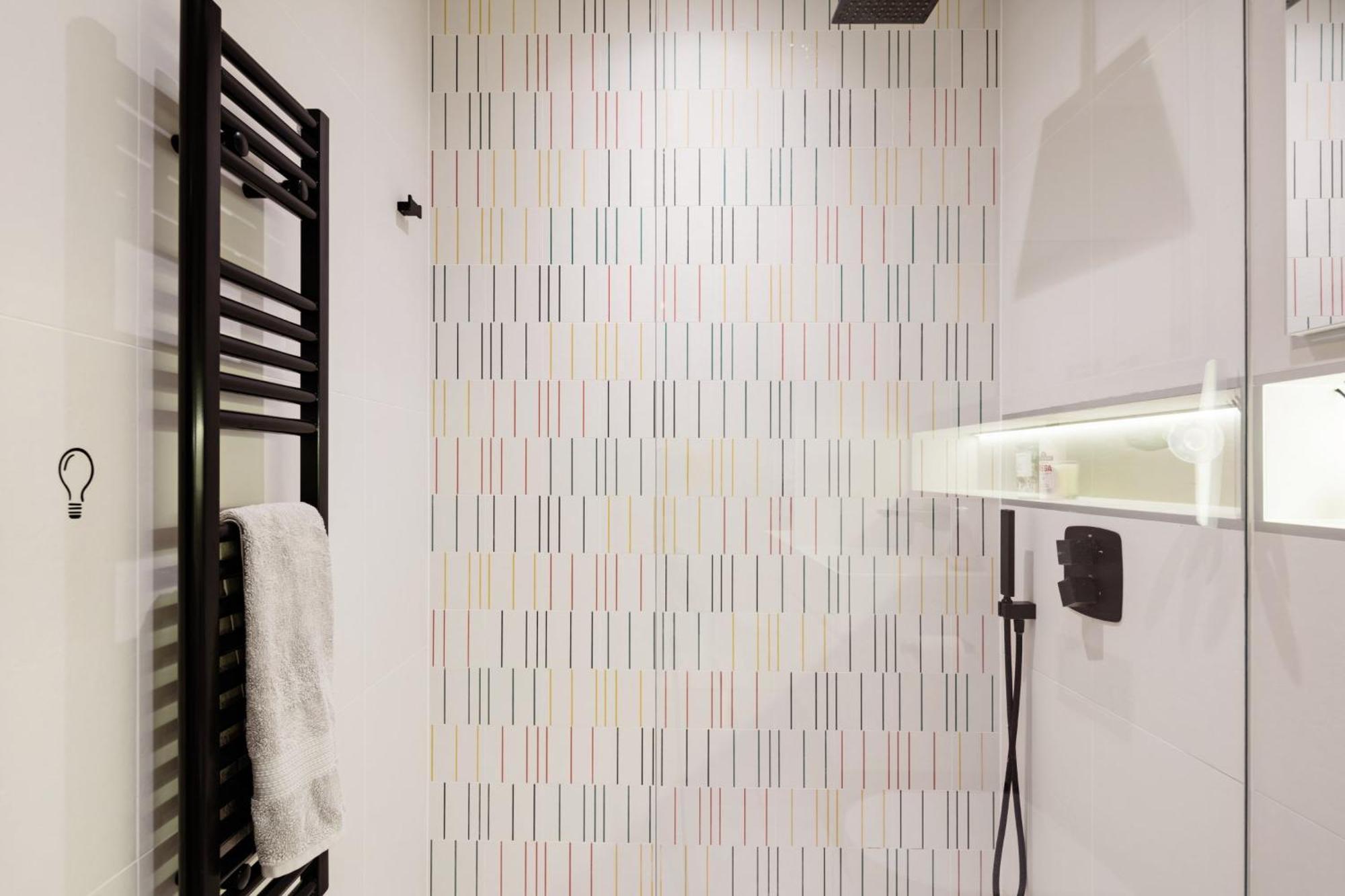 Modern Apartment & Rooms At Charing Cross 런던 외부 사진