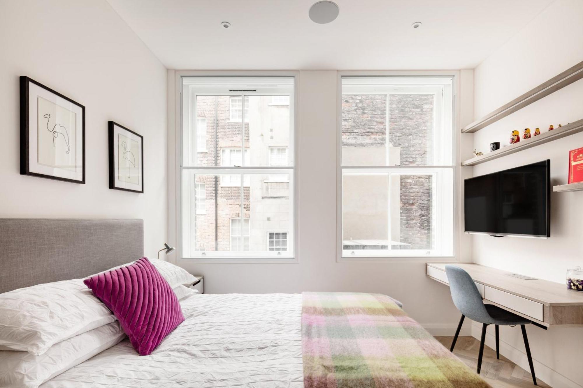 Modern Apartment & Rooms At Charing Cross 런던 외부 사진