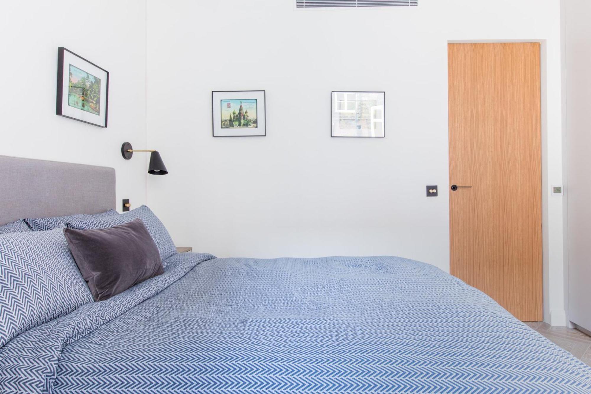 Modern Apartment & Rooms At Charing Cross 런던 외부 사진