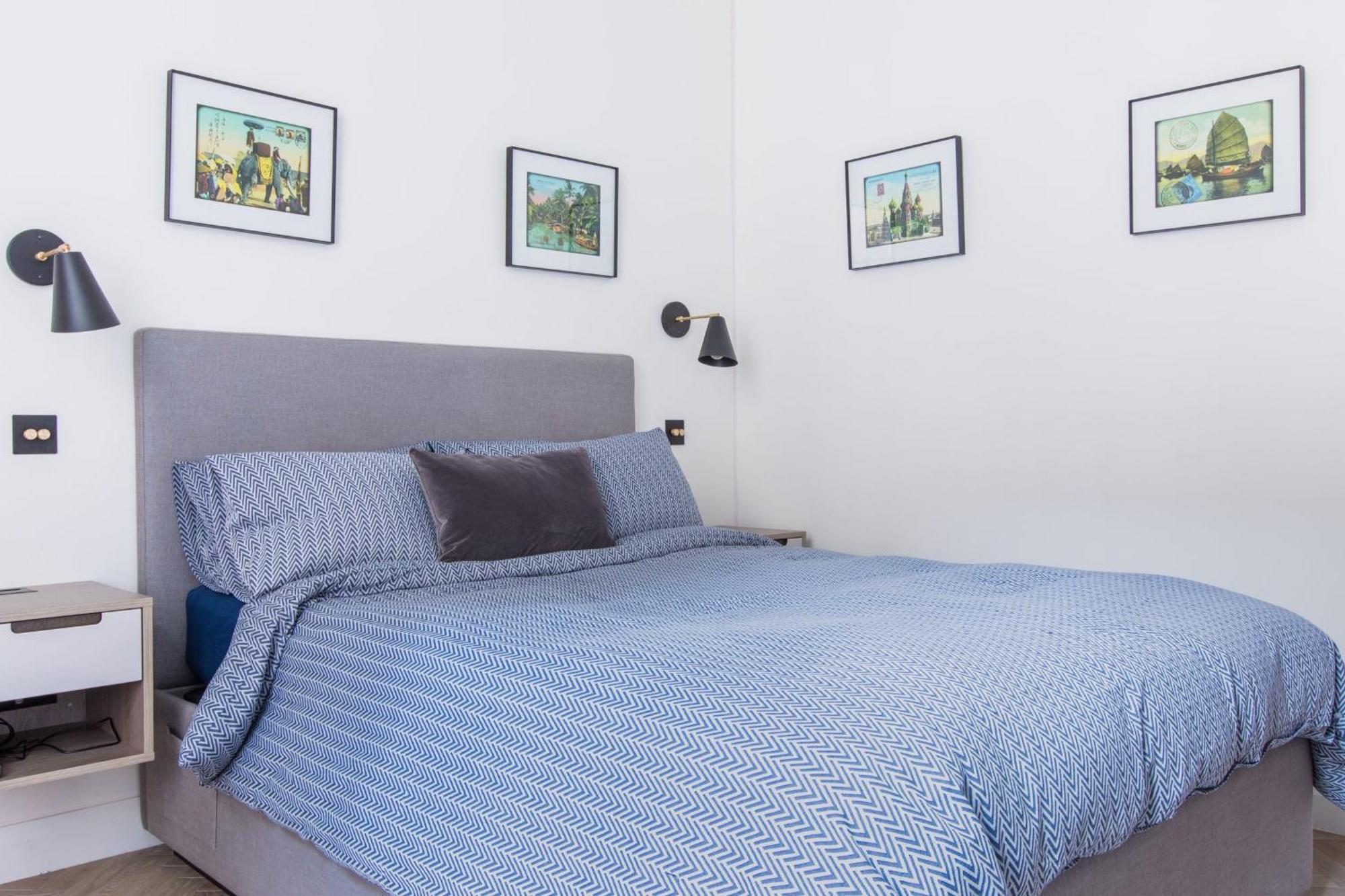 Modern Apartment & Rooms At Charing Cross 런던 외부 사진