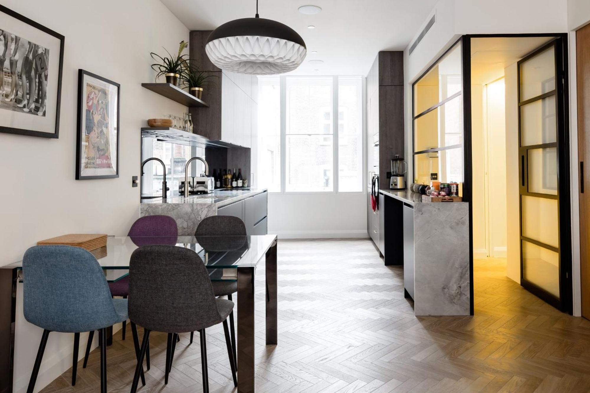Modern Apartment & Rooms At Charing Cross 런던 외부 사진